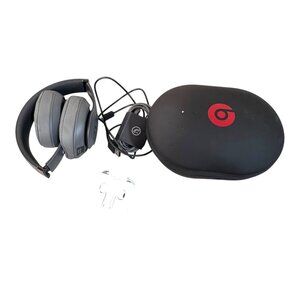 Beats Studio 3 Wireless Over-Ear Noise-Cancelling Headphones Case & Charger
